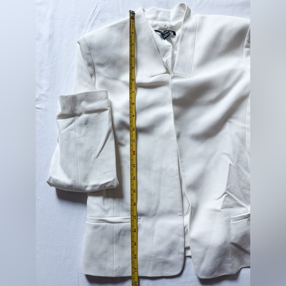 Ann Taylor White Collarless Blazer, Size 0 - Picture 6 of 6